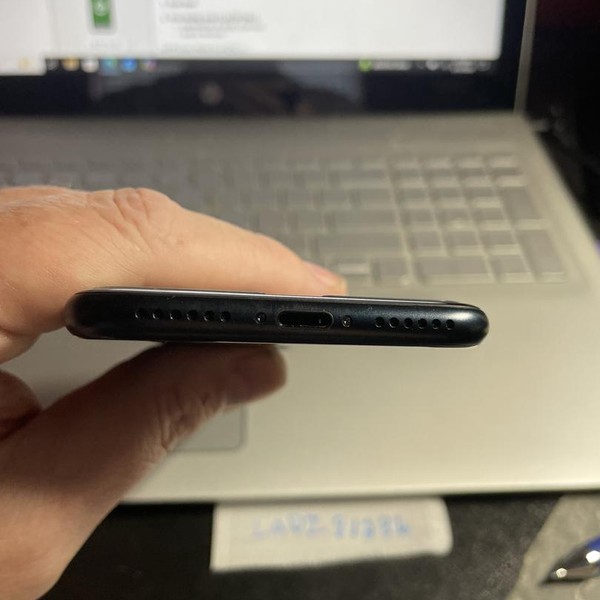 Apple iPhone SE 3rd Gen 2022 - Unlocked, 64 GB, Midnight, A2595