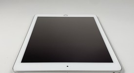 Mint
													Apple iPad 5th Gen - Unlocked, Silver, 32 GB, A1823, photo 4 of 7