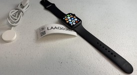 Good
													Apple Watch Series 5 44mm - Unlocked, Gray, A2095 Cellular, Aluminum, photo 5 of 13