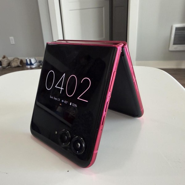 Motorola Razr Plus (2024) - Unlocked, 256 GB, Pink, 12 GB