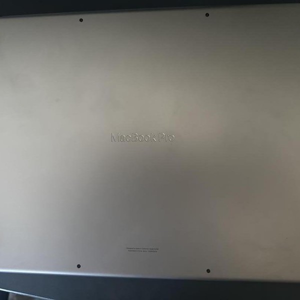 MacBook Pro 2023 - 16 inch - 512 GB, Silver, 16 GB, Apple M2 Pro 12-core