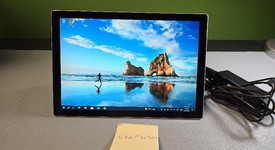 Good
													Microsoft Surface Pro 5 (2017) - Wi-Fi, Silver, 256 GB, 8 GB, photo 1 of 11