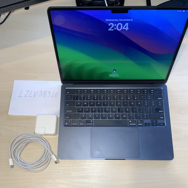 MacBook Air 2022 (M2) - 13 inch - 256 GB, Midnight, 8 GB, Apple M2