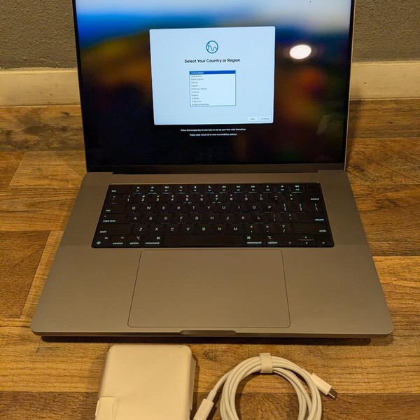 MacBook Pro 2021 - 16 inch - 1 TB, Silver, 32 GB, Apple M1 Pro 10-core