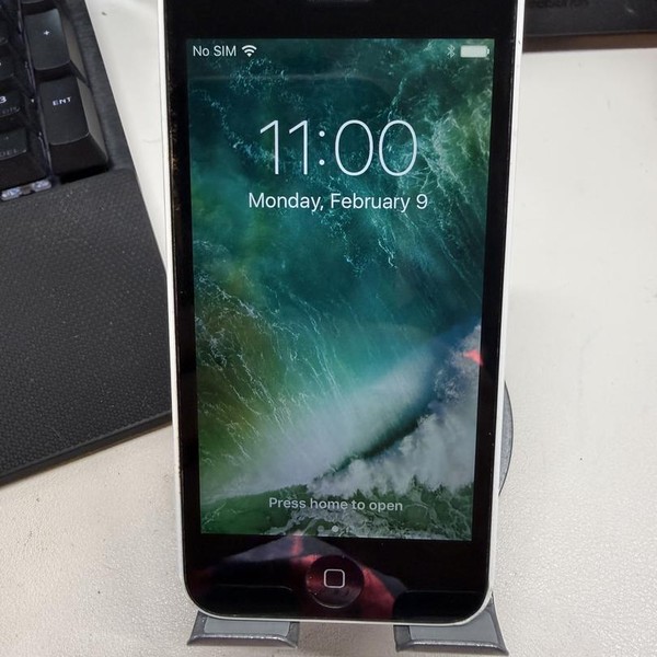 Apple iPhone 5C - Unlocked, 8 GB, White, A1532