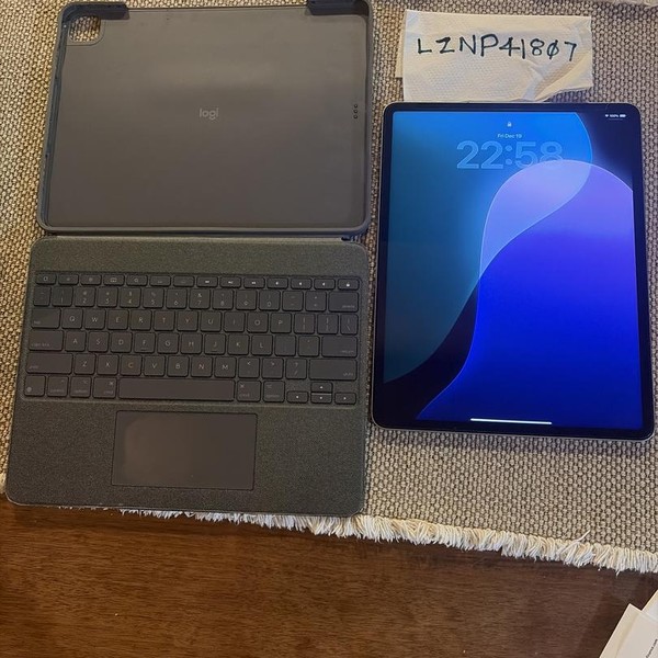 Apple iPad Pro 12.9 inch 6th Gen 2022 - Unlocked, 128 GB, Gray