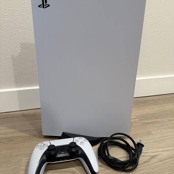 PlayStation 5 Standard Edition (2020) - 825 GB, White, Standard Edition