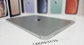 Good
													Apple iPad Pro 11" 2018 - Unlocked, Silver, 64 GB, A2013, photo 4 of 9