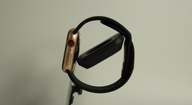 Good
													Apple Watch Series 4 40mm - Unlocked, Gold, A1975 - Cellular, Aluminum, photo 3 of 8