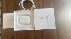 Used
													Apple AirPods Pro 1st Gen - Wireless Case, photo 2 of 5