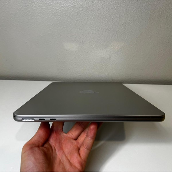 MacBook Air 2022 (M2) - 13 inch - 512 GB, Silver, 8 GB, Apple M2