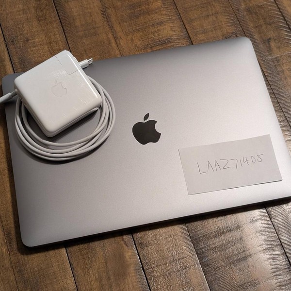 MacBook Pro 2020 - 13 inch - I5, Gray, 512 GB, 16 GB