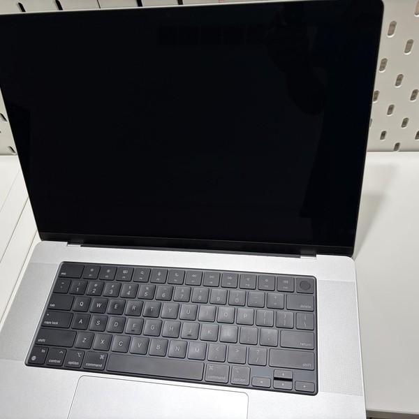 MacBook Pro 2021 - 16 inch - 512 GB, Silver, 32 GB, Apple M1 Pro 10-core