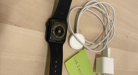 Mint
													Apple Watch Series 5 40mm - Gray, A2092 - GPS, Aluminum, photo 2 of 5