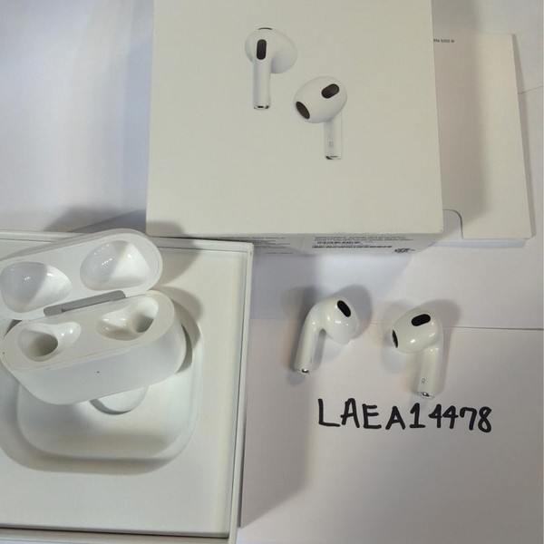 Apple AirPods (3rd Gen) - Lightning Case