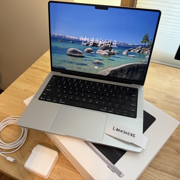 MacBook Pro 2025 - 14 inch - 1 TB, Silver, 24 GB, Apple M5