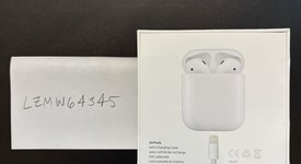 New
													Apple AirPods 2nd Gen - Lightning Case, photo 2 of 7