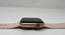 Fair
													Apple Watch Series 4 40mm - Unlocked, Gold, A1975 - Cellular, Aluminum, photo 1 of 6