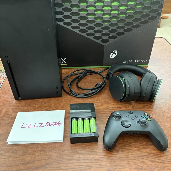 Xbox Series X (2020) - 1 TB, Black, standard