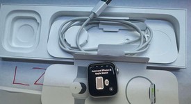 Mint
													Apple Watch SE 2nd Gen 40mm - Silver, A2722 - GPS, Aluminum, photo 4 of 17