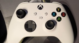 Mint
													Xbox One X (2017) - Black, Standard, photo 4 of 9