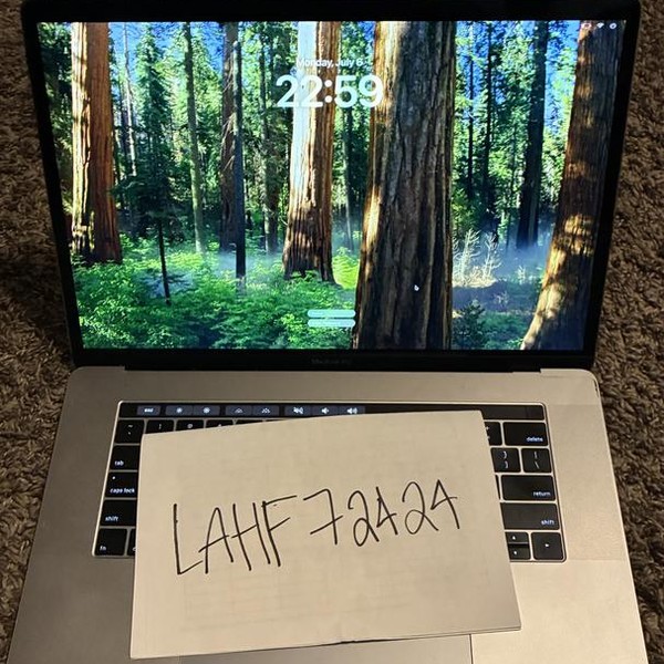 MacBook Pro 2019 - 15 inch - 512 GB, Gray, 16 GB, Intel Core i7