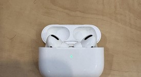Used
													Apple AirPods Pro - MagSafe Case, photo 3 of 4