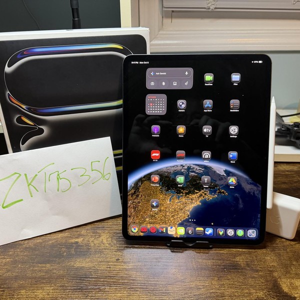 Apple iPad Pro 13 inch (M4) 2024 - Wi-Fi, 256 GB, Black, 8 GB, A2925, Standard Glass