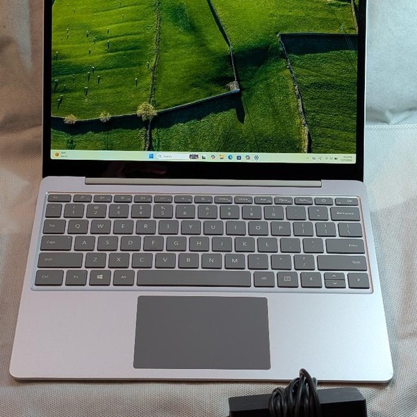 Microsoft Surface Laptop Go - 64 GB, Platinum, 4 GB, Intel Core i5