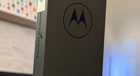 New
													Motorola Razr (2024) - Unlocked, Sand, 256 GB, 8 GB, photo 1 of 3