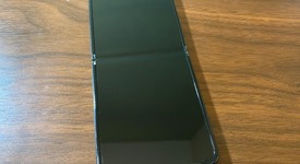 Good
													Samsung Galaxy Z Flip4 5G - Unlocked, Graphite, 256 GB, 8 GB, SM-F721U1, photo 2 of 3