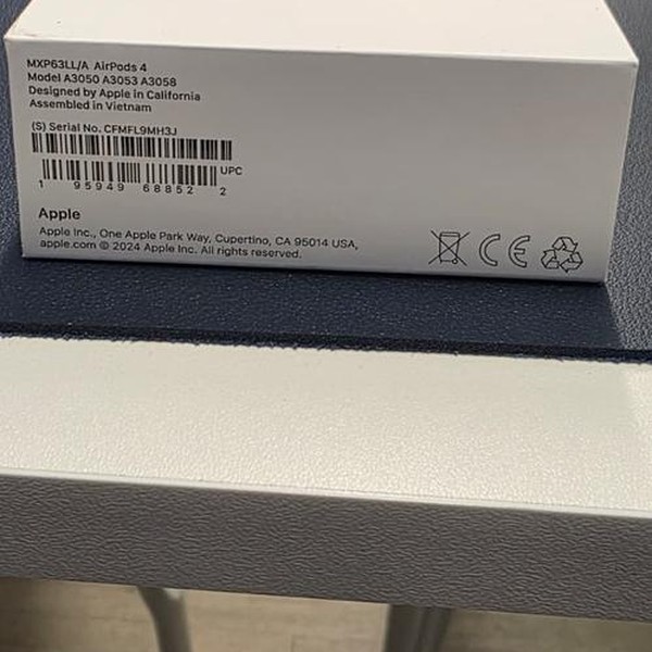 Apple AirPods 4th Gen - Standard
