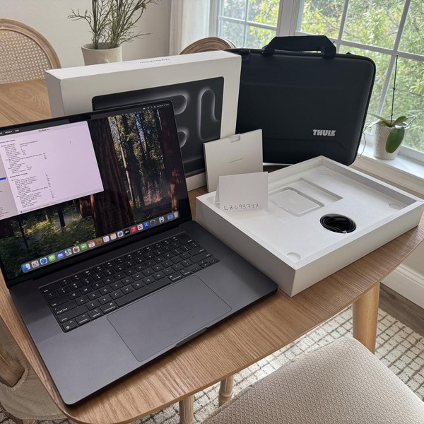 MacBook Pro 2024 - 16 inch - 1 TB, Space Black, 36 GB, Apple M4 Max 14-core