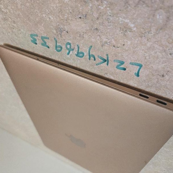 MacBook Air 2019 - 13 inch - 256 GB, Gold, 8 GB, Intel Core i5