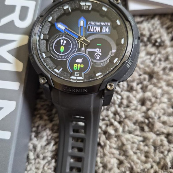 Garmin Instinct Crossover - Charcoal, AMOLED