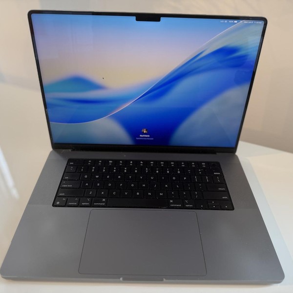 MacBook Pro 2021 - 16 inch - 4 TB, Gray, 64 GB, Apple M1 Max