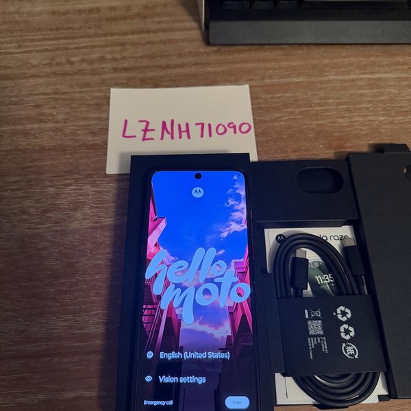 Motorola Razr Ultra (2025) - T-Mobile, PANTONE Cabaret, 512 GB, 16 GB