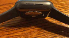 Good
													Apple Watch Series 5 40mm - AT&T, Gray, A2094 Cellular, Aluminum, photo 2 of 8