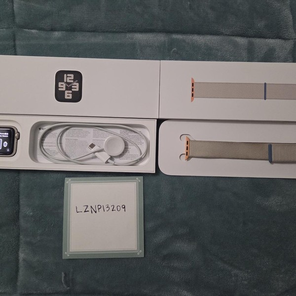 Apple Watch SE 2nd Gen 40mm - Starlight, A2722 - GPS, Aluminum