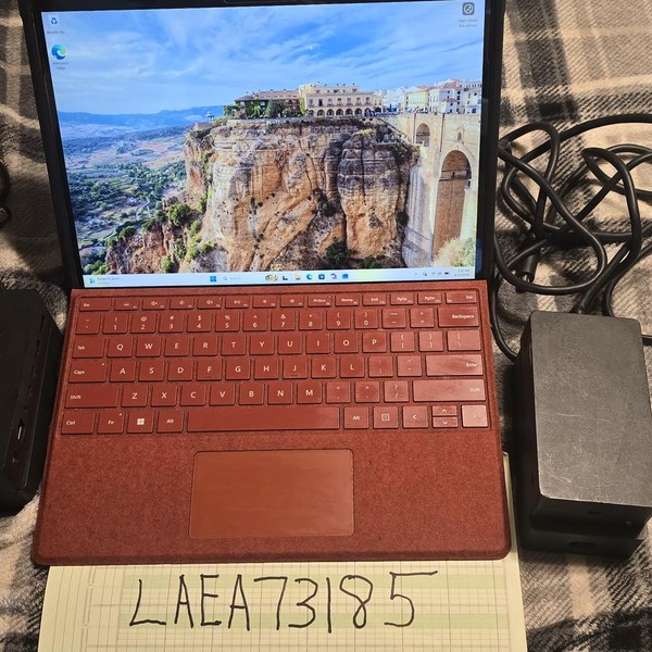 Microsoft Surface Pro 9 - Wi-Fi, 256 GB, Graphite, 16 GB, Intel Core i5, Wi-Fi