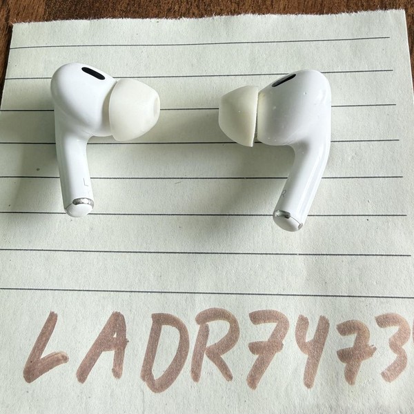Apple AirPods Pro 2 - Lightning