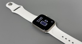 Good
													Apple Watch SE 2nd Gen 44mm - Unlocked, Starlight, A2727 - Cellular, Aluminum, photo 1 of 5