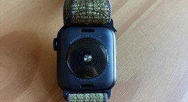 Mint
													Apple Watch SE 2nd Gen 40mm - Unlocked Non-US, Silver, A2725 - Cellular, Aluminum, photo 5 of 8