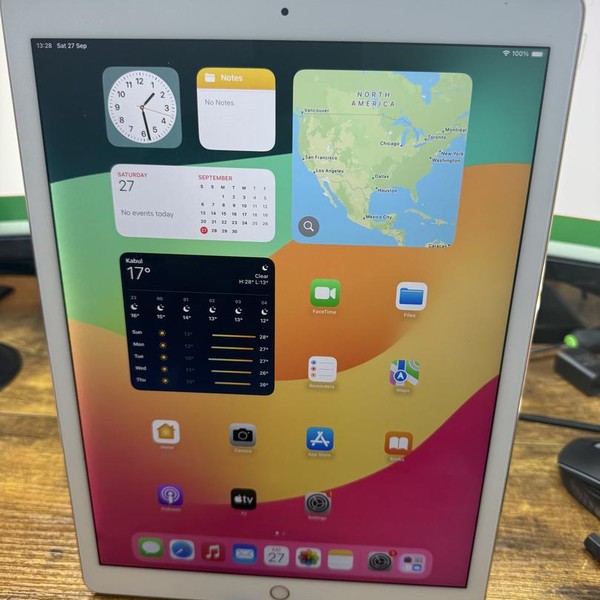 Apple iPad Pro 12.9 inch 2nd Gen 2017 - Unlocked, 64 GB, Gold