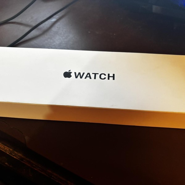 Apple Watch SE (2nd Gen) 40mm - Starlight, A2722 - GPS, Aluminum