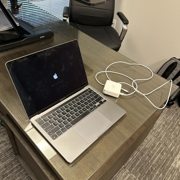 MacBook Pro 2020 - 13 inch - 256 GB, Gray, 8 GB, Apple M1