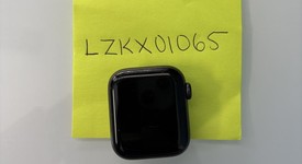 Fair
													Apple Watch SE 1st Gen 40mm - Gray, A2351 - GPS, Aluminum, photo 1 of 8