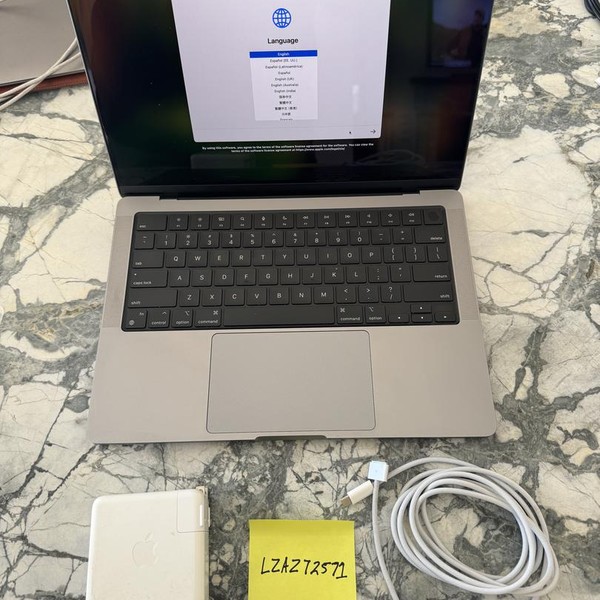 MacBook Pro 2021 - 14 inch - 8 TB, Silver, 64 GB, Apple M1 Max