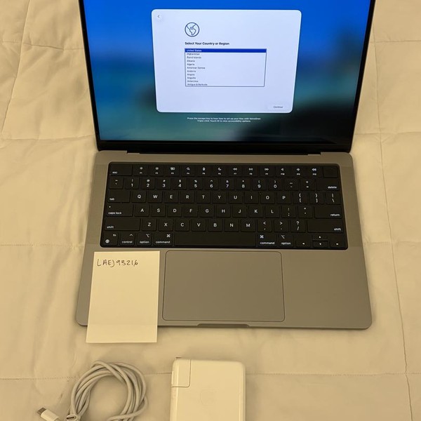 MacBook Pro 2023 - 14 inch - 1 TB, Gray, 64 GB, Apple M2 Max