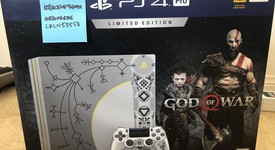 Mint
													PlayStation 4 Pro - White & Black, 1 TB, God of War, photo 1 of 4